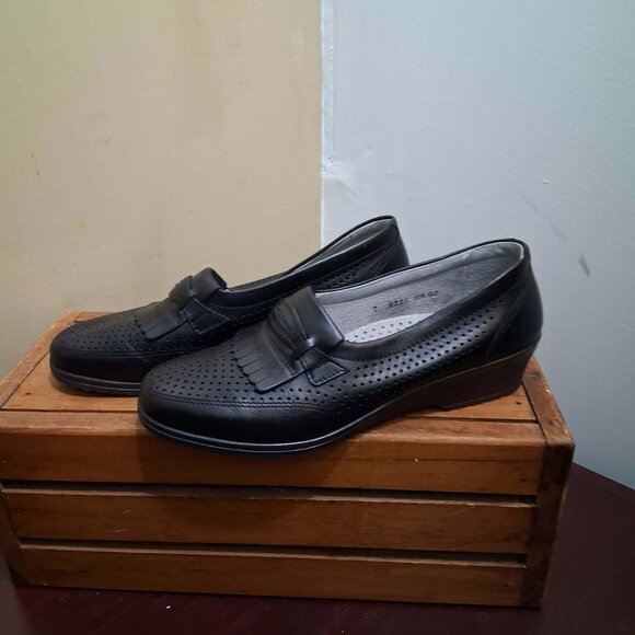 Rohde Leather Womens Black Loafers, Size 7 - Picture 3 of 4